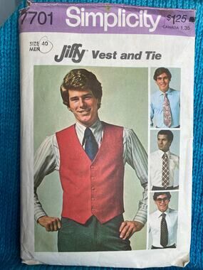 Simplicity 7701 Sewing pattern vest wide neck tie 1970s size 40